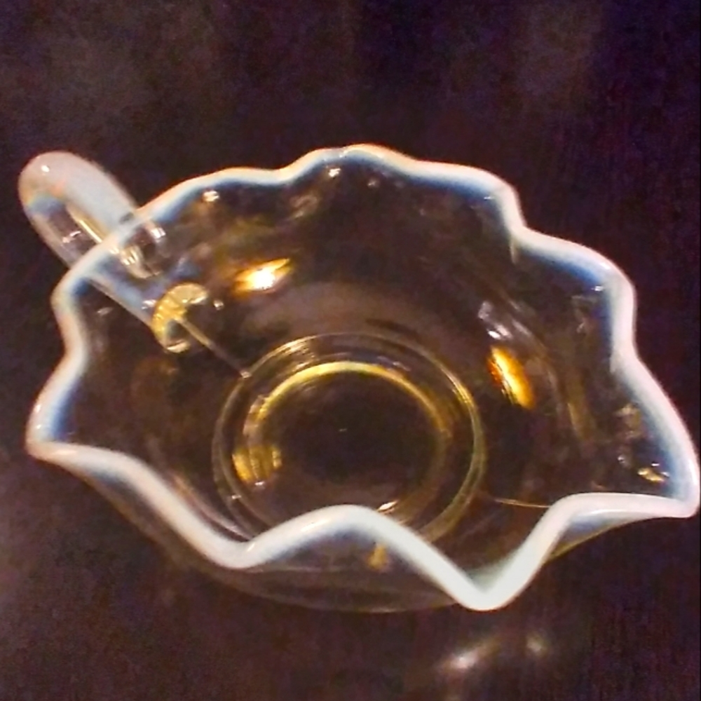 FENTON STYLE GLASS LEAF BOWL